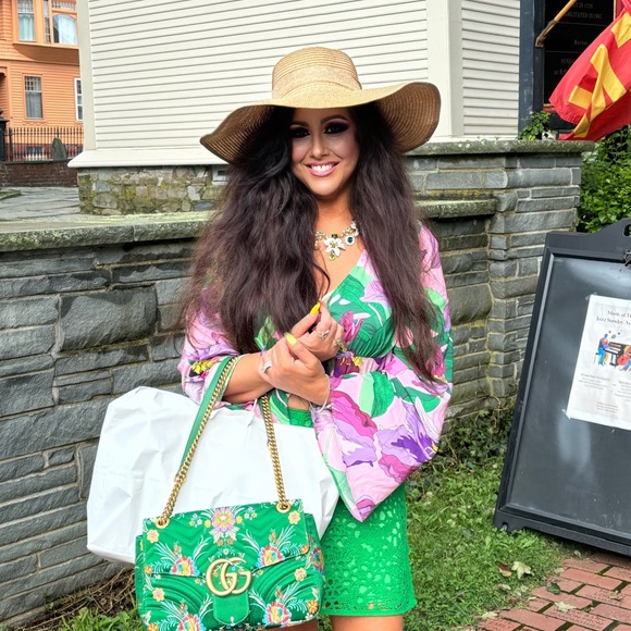 Meet your Posher, Emilee - Picture 5 of 16